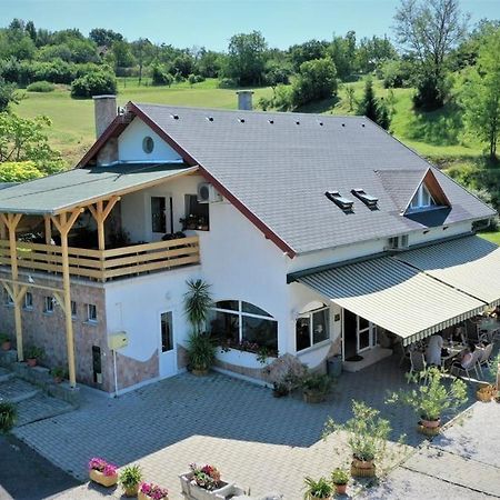 Balatonszárszó Borkuti Panzio Es Apartman מראה חיצוני תמונה