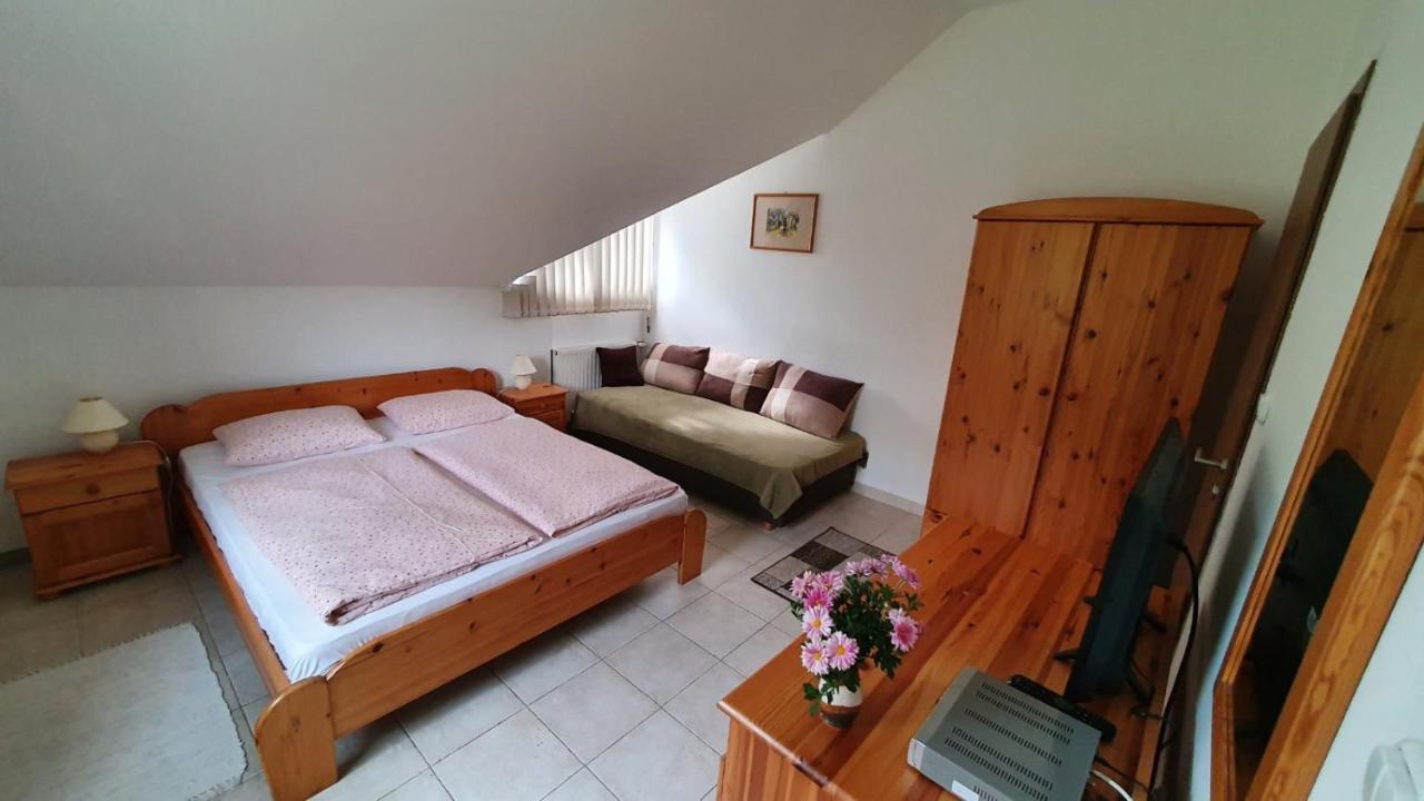 Balatonszárszó Borkuti Panzio Es Apartman מראה חיצוני תמונה