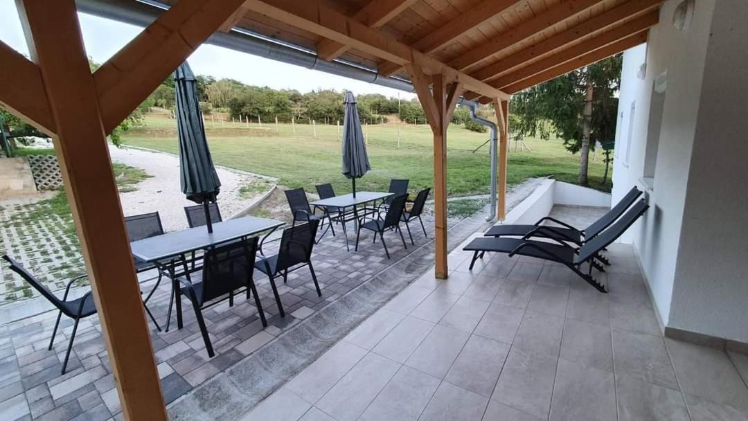 Balatonszárszó Borkuti Panzio Es Apartman מראה חיצוני תמונה